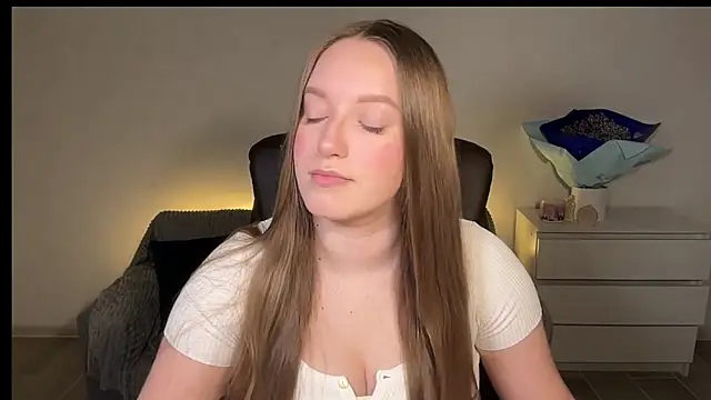 EvaMaddison online show from March 26, 5:44 pm