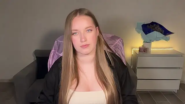 Snapshot of EvaMaddison chatting on July 14, 9:43 pm EvaMaddison online show from July 14, 9:43 pm