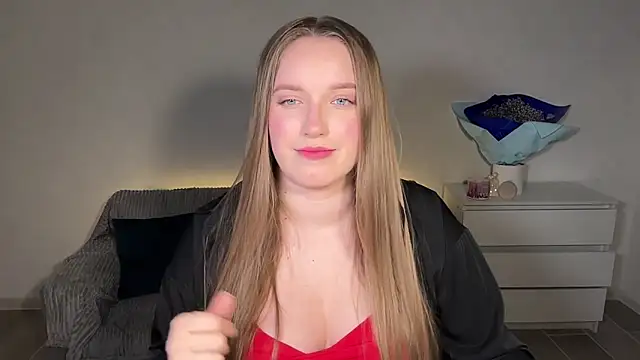 EvaMaddison online show from March 3, 5:20 pm