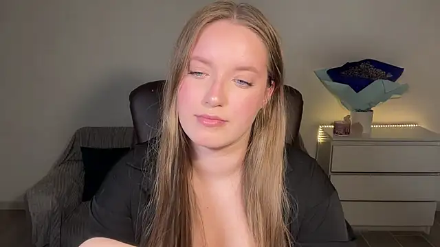 EvaMaddison online show from May 13, 8:27 pm