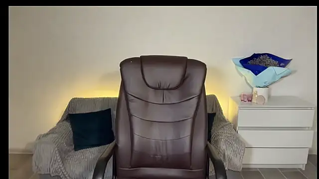 EvaMaddison online show from March 15, 5:42 pm