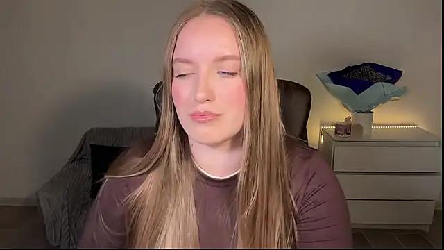 EvaMaddison online show from May 6, 7:18 pm