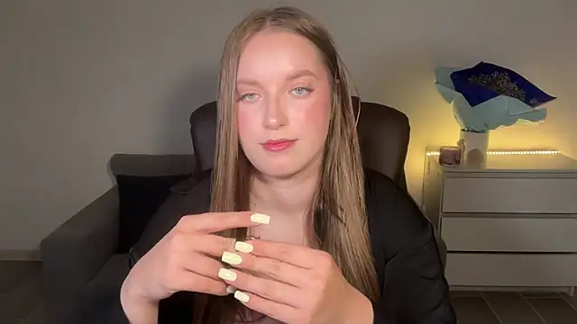 Snapshot of EvaMaddison chatting on June 22, 8:50 pm EvaMaddison online show from June 22, 8:50 pm