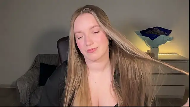 EvaMaddison online show from May 11, 12:12 am