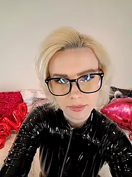 Snapshot of AureliaDoux chatting on February 12, 4:22 pm AureliaDoux online show from February 12, 4:22 pm