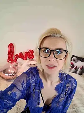AureliaDoux online show from February 11, 7:27 pm