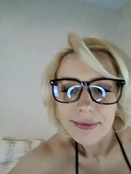 AureliaDoux online show from February 10, 8:21 pm
