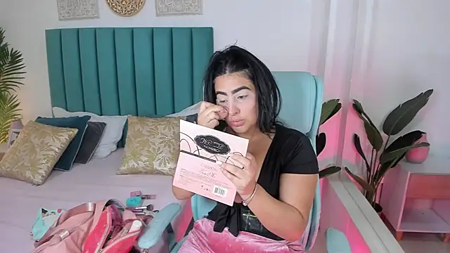 amy-thomson1 online show from November 17, 11:36 am