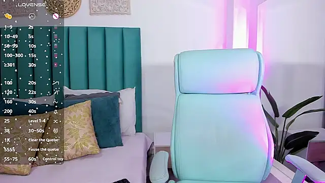 amy-thomson1 online show from March 14, 12:33 pm