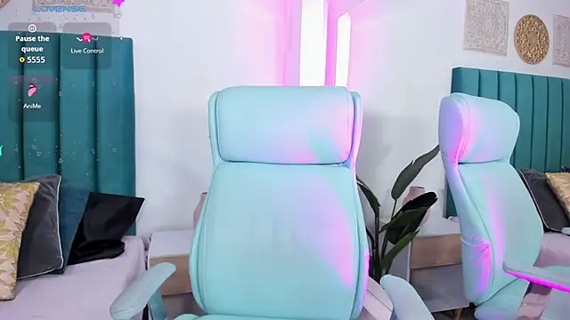 amy-thomson1 online show from April 5, 12:56 pm