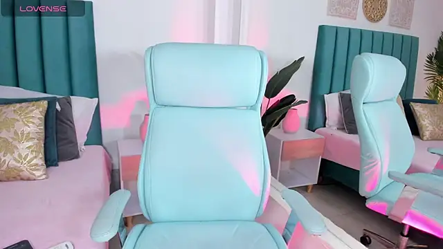 amy-thomson1 online show from October 31, 12:13 pm