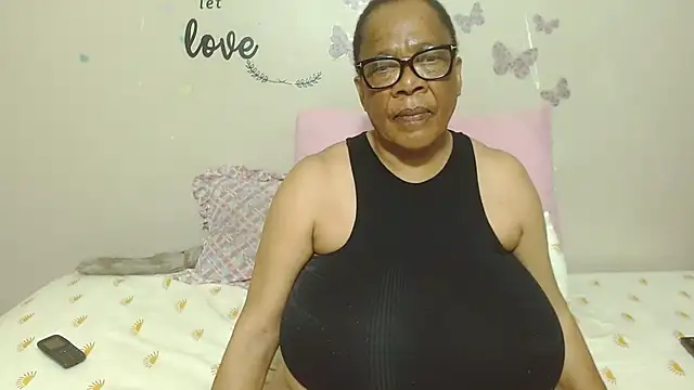 Snapshot of DairyQueen2 chatting on October 24, 7:13 pm DairyQueen2 online show from October 24, 7:13 pm