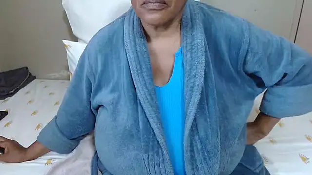 Snapshot of DairyQueen2 chatting on November 12, 9:13 am DairyQueen2 online show from November 12, 9:13 am