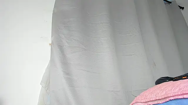 Snapshot of caroline_tovar chatting on May 12, 10:38 pm caroline tovar online show from May 12, 10:38 pm
