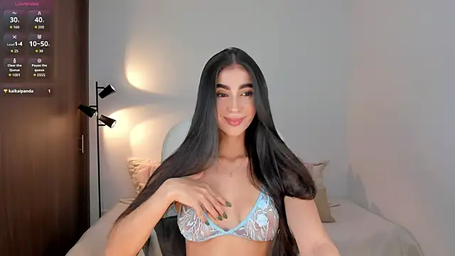 Snapshot of RebeccaBaxter chatting on February 13, 12:32 am RebeccaBaxter online show from February 13, 12:32 am