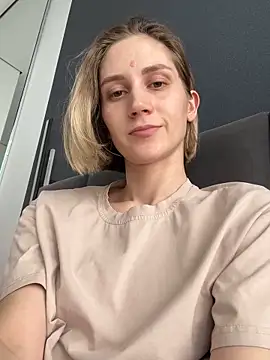 Snapshot of Feral_berry_8133 chatting on February 16, 11:27 am Feral berry 8133 online show from February 16, 11:27 am