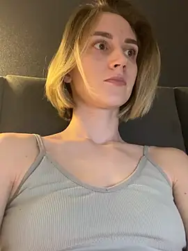 Snapshot of Feral_berry_8133 chatting on March 1, 2:37 am Feral berry 8133 online show from March 1, 2:37 am