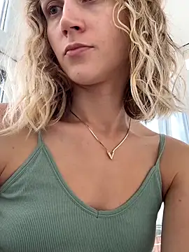 Snapshot of Feral_berry_8133 chatting on September 20, 11:15 am Feral berry 8133 online show from September 20, 11:15 am