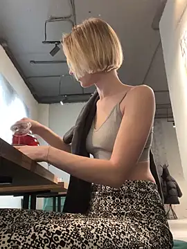 Snapshot of Feral_berry_8133 chatting on December 25, 6:09 am Feral berry 8133 online show from December 25, 6:09 am