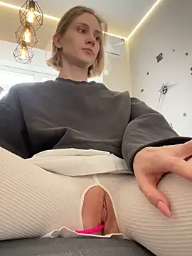 Snapshot of Feral_berry_8133 chatting on February 25, 12:38 pm Feral berry 8133 online show from February 25, 12:38 pm