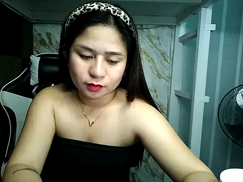 Mia 2022 online show from November 5, 4:43 pm