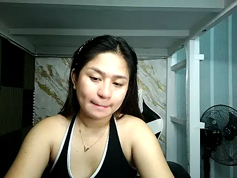 Mia 2022 online show from November 11, 3:40 pm