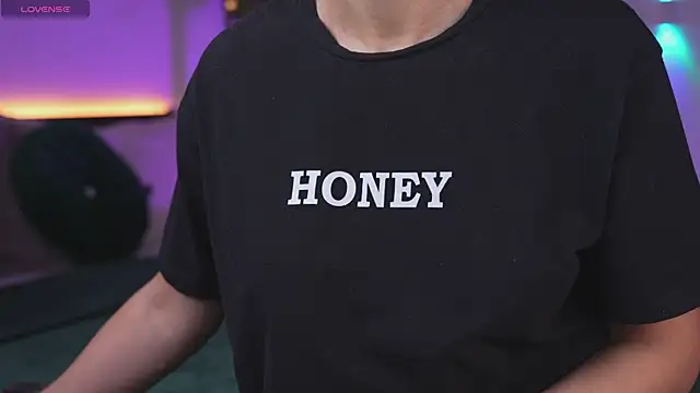 Snapshot of Lorettelorena chatting on November 10, 8:03 pm Lorettelorena online show from November 10, 8:03 pm