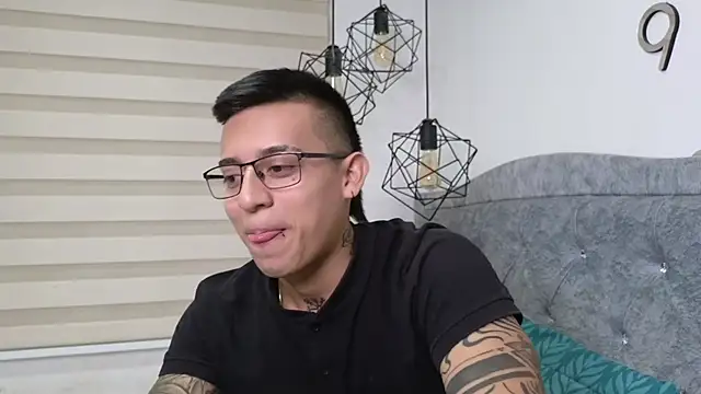 Snapshot of SIXXTOLOVE18 chatting on March 8, 6:17 am SIXXTOLOVE18 online show from March 8, 6:17 am