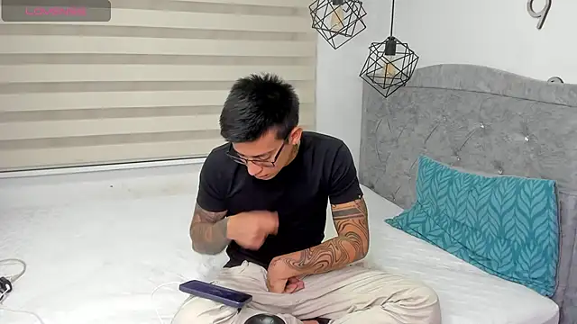 Snapshot of SIXXTOLOVE18 chatting on February 13, 12:32 am SIXXTOLOVE18 online show from February 13, 12:32 am