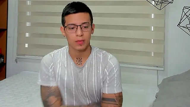 Snapshot of SIXXTOLOVE18 chatting on February 8, 9:01 pm SIXXTOLOVE18 online show from February 8, 9:01 pm