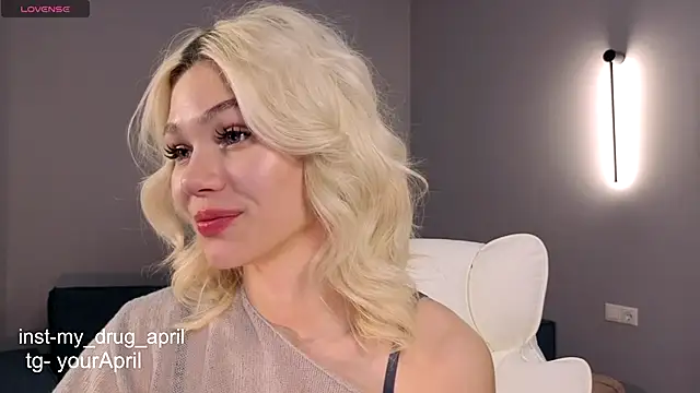 Snapshot of MyApril chatting on December 2, 8:54 pm MyApril online show from December 2, 8:54 pm