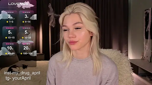 Snapshot of MyApril chatting on November 4, 1:09 am MyApril online show from November 4, 1:09 am