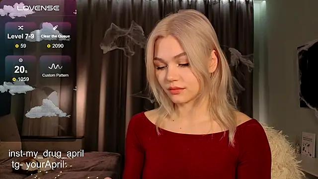 Snapshot of MyApril chatting on October 26, 1:39 am MyApril online show from October 26, 1:39 am