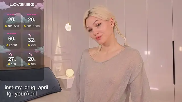 Snapshot of MyApril chatting on November 20, 8:15 am MyApril online show from November 20, 8:15 am