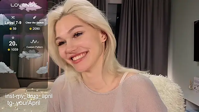 Snapshot of MyApril chatting on November 5, 3:31 am MyApril online show from November 5, 3:31 am