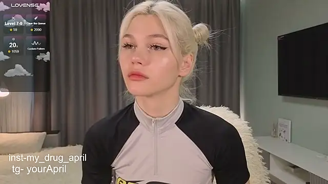 Snapshot of MyApril chatting on November 9, 7:01 am MyApril online show from November 9, 7:01 am