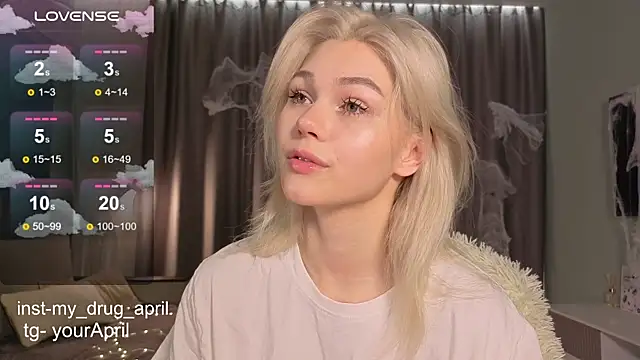 Snapshot of MyApril chatting on October 28, 2:12 am MyApril online show from October 28, 2:12 am