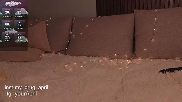 Snapshot of MyApril chatting on October 11, 12:44 am MyApril online show from October 11, 12:44 am