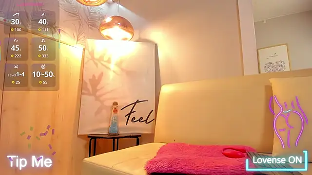 bonie lov online show from February 10, 11:59 pm