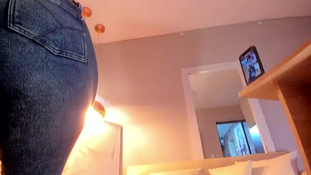 bonie lov online show from November 8, 9:40 pm