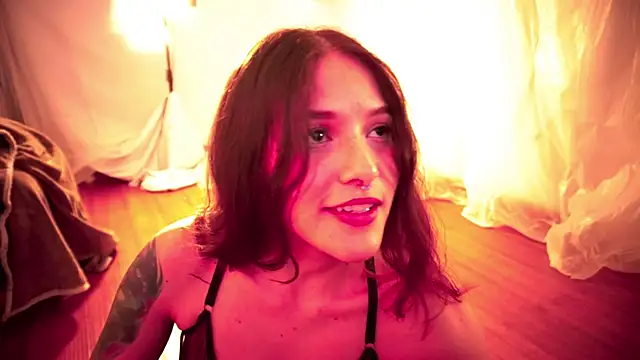 Snapshot of HannaMoom chatting on November 19, 10:32 pm HannaMoom online show from November 19, 10:32 pm