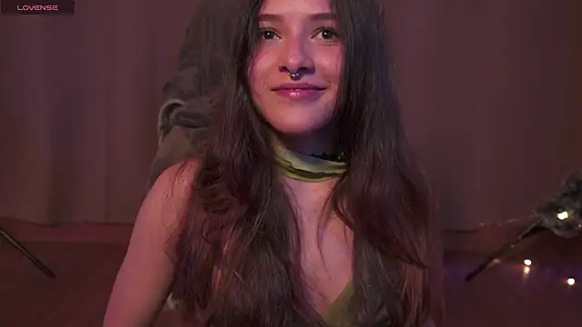 Snapshot of HannaMoom chatting on December 15, 9:42 pm HannaMoom online show from December 15, 9:42 pm