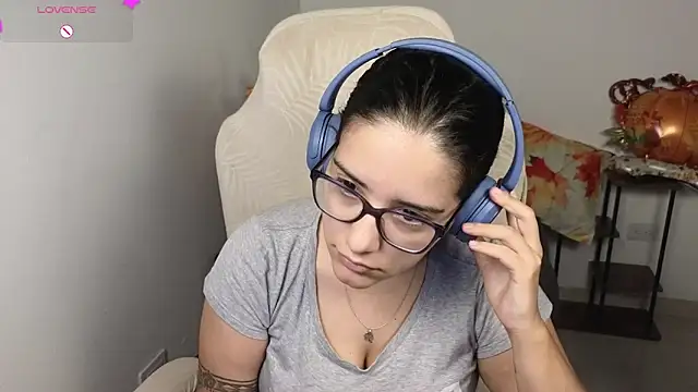 blue  moon  online show from November 29, 6:19 pm