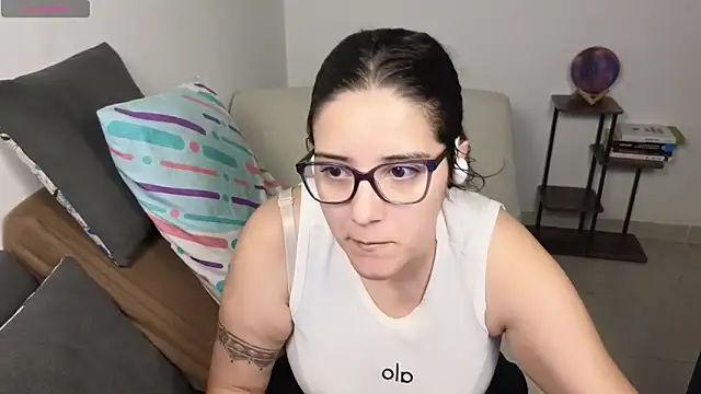 Snapshot of blue__moon_ chatting on April 26, 4:54 am blue moon online show from April 26, 4:54 am