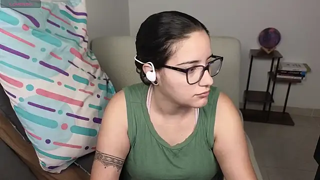 Snapshot of blue__moon_ chatting on April 28, 7:57 am blue moon online show from April 28, 7:57 am