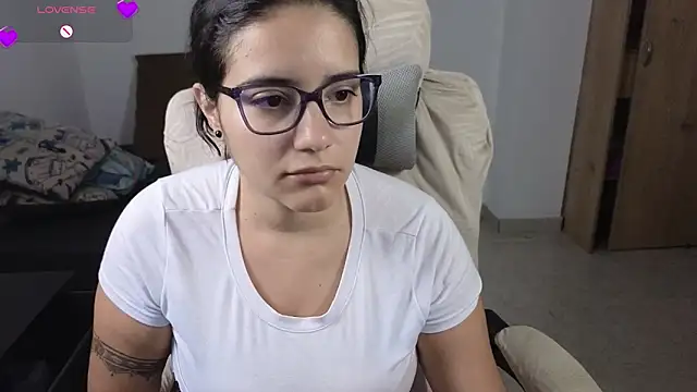 Snapshot of blue__moon_ chatting on May 27, 6:32 am blue moon online show from May 27, 6:32 am