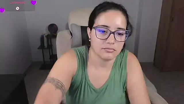 Snapshot of blue__moon_ chatting on July 15, 3:46 am blue moon online show from July 15, 3:46 am