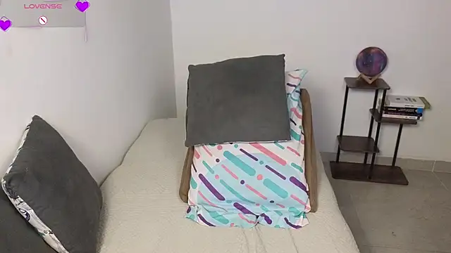 blue  moon  online show from April 11, 7:45 am