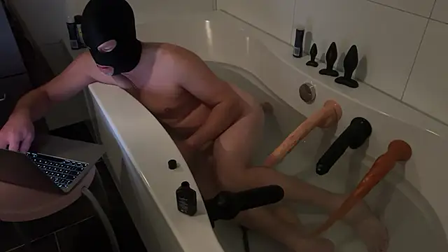 Snapshot of jimmi_xxl chatting on December 18, 8:31 am jimmi xxl online show from December 18, 8:31 am