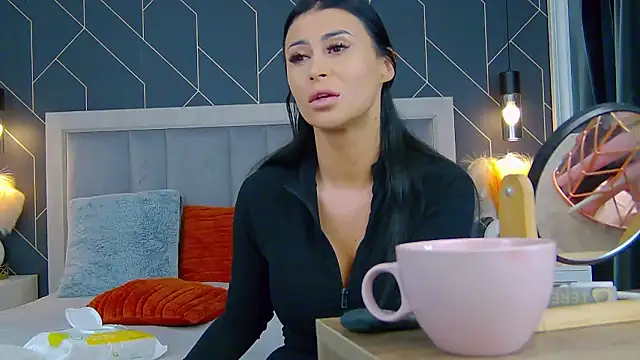 EmyLaveau online show from March 17, 5:43 am